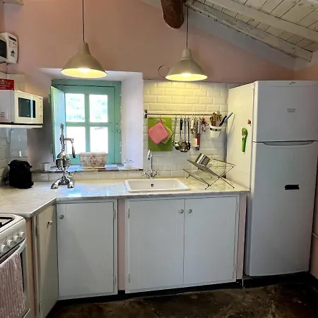 Domu Antiga Encantadora Casa Sarda Con Patio Privado-hasta 5 Huespedes Collinas