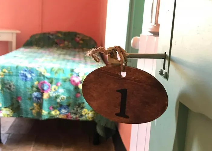 Domu Antiga Encantadora Casa Sarda Con Patio Privado-hasta 5 Huespedes *
